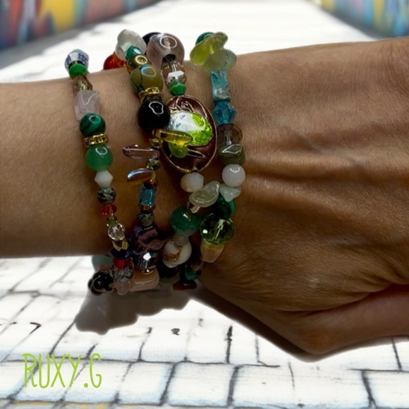 4.   Vibrant Beaded Bracelet Set - Picture 1 of 9